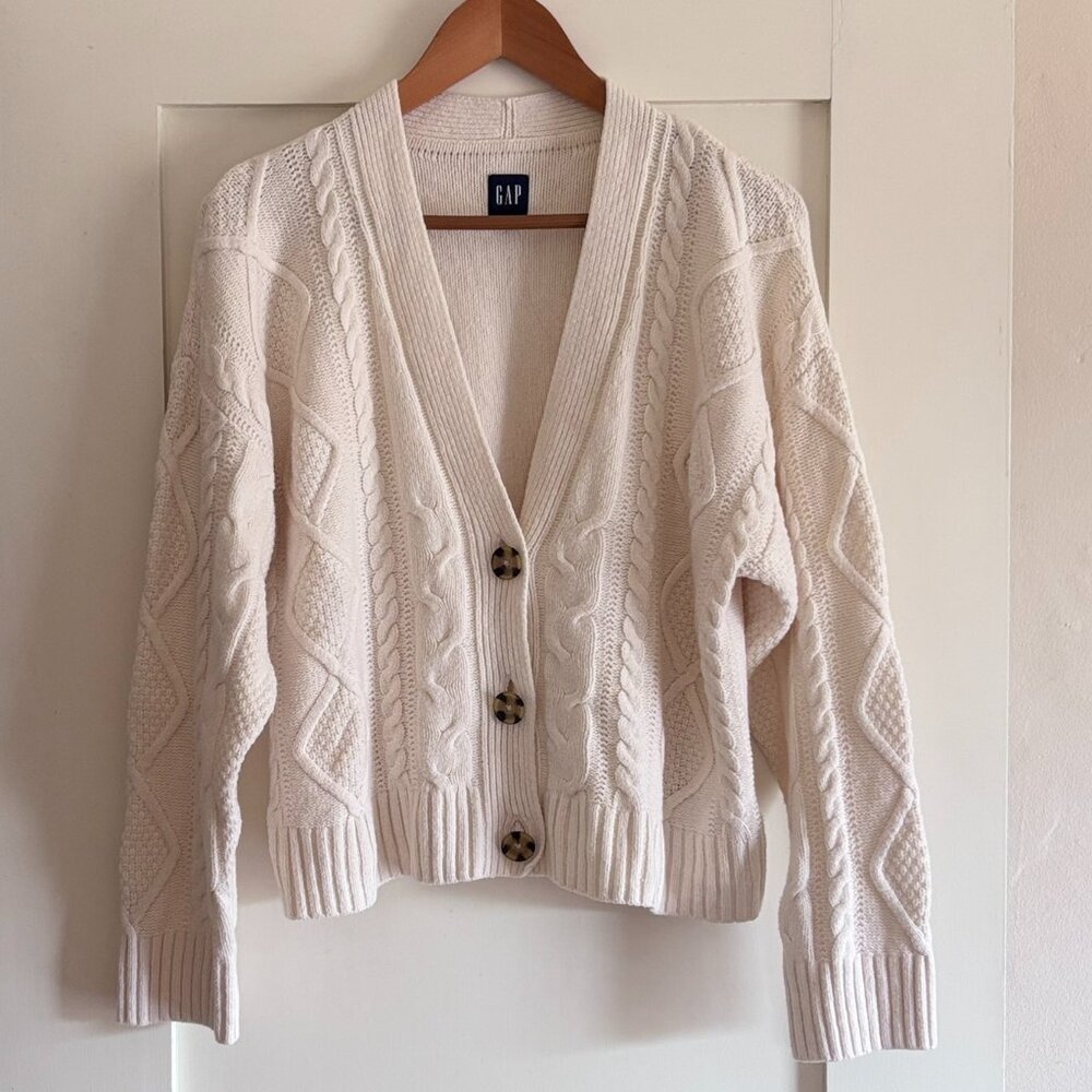Gap Cash-Soft Cable Knit cardigan birch beige xs - fits like Medium  - like new